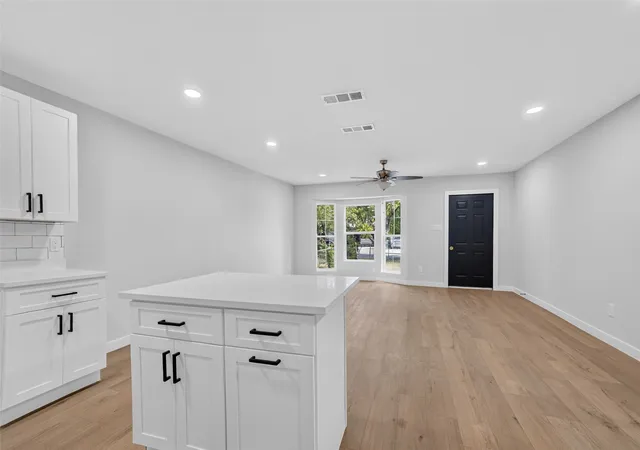 Photo 3 of Single family home for sale at 2607 W Lovers Ln, Dallas, TX 75235 | MLS# 21360558 | Listing updated on 2026-10-07