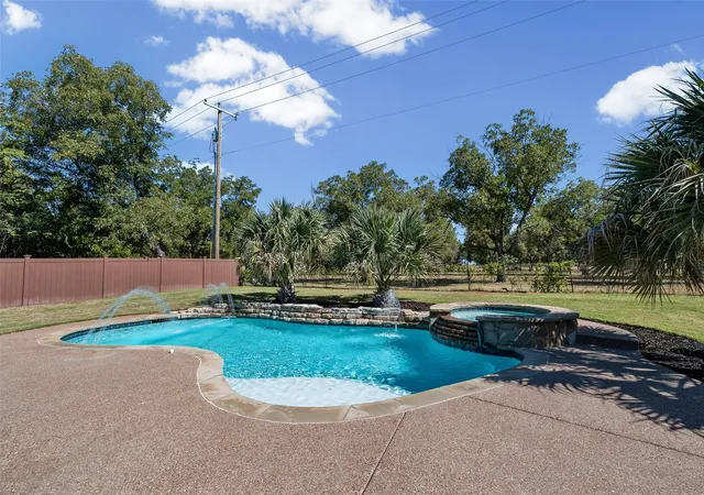Photo 1 of Single family home for sale at 9719 Ravenswood Rd, Granbury, TX 76049 | MLS# 21363269 | Listing updated on 2026-09-10
