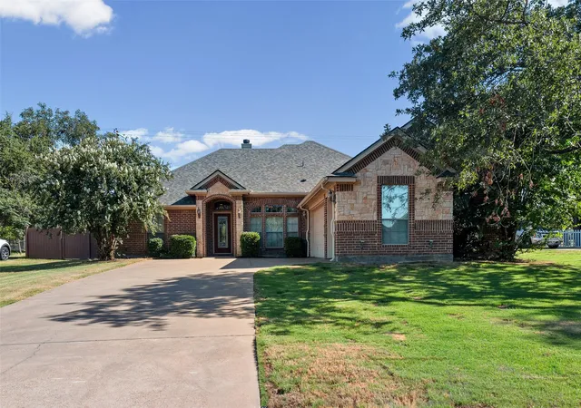 Photo 2 of Single family home for sale at 9719 Ravenswood Rd, Granbury, TX 76049 | MLS# 21363269 | Listing updated on 2026-09-10