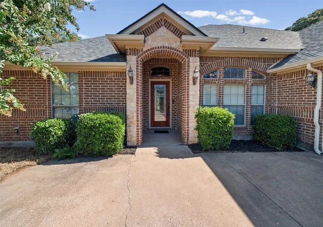 Photo 3 of Single family home for sale at 9719 Ravenswood Rd, Granbury, TX 76049 | MLS# 21363269 | Listing updated on 2026-09-10
