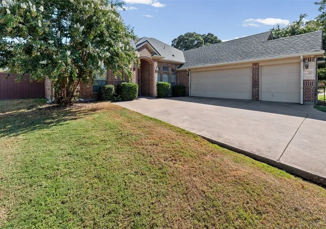 Photo 3 of Single family home for sale at 9719 Ravenswood Rd, Granbury, TX 76049 | MLS# 21363269 | Listing updated on 2026-09-10