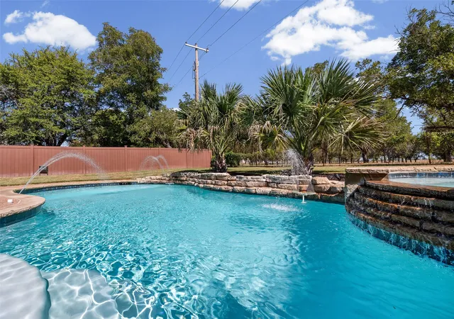 Photo 4 of Single family home for sale at 9719 Ravenswood Rd, Granbury, TX 76049 | MLS# 21363269 | Listing updated on 2026-09-10