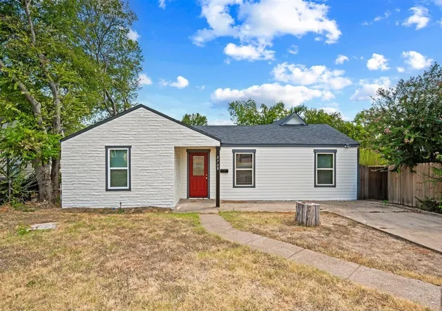 Photo 1 of Sale Pending at 2708 Burchill Rd S, Fort Worth, TX 76105 | MLS# 21363613 | Listing updated on 2026-09-14