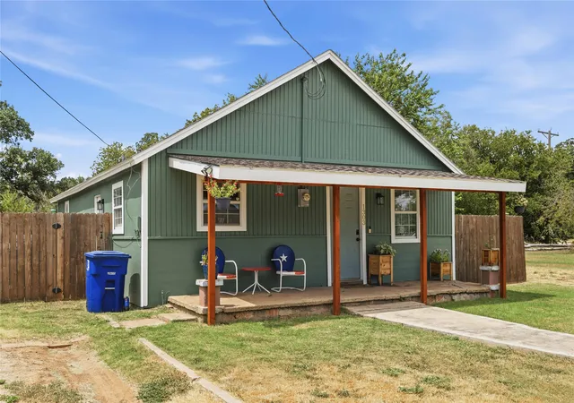 Photo 34 of Single family home for sale at 1303 Avenue D, Brownwood, TX 76801 | MLS# 21363169 | Listing updated on 2026-10-07