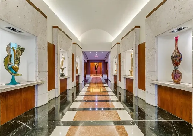 Listing Photo 2 - Condo for sale in The Tower Condomoniums located at 500 Throckmorton St, Fort Worth, TX 76102 - Unit #2202
