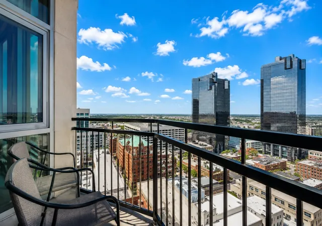 Photo 3 of Condo for sale at 500 Throckmorton St #2202, Fort Worth, TX 76102 | MLS# 21362922 | Listing updated on 2026-09-24