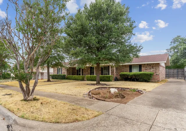 Photo 2 of Sale Pending at 13121 Pennystone Dr, Dallas, TX 75244 | MLS# 21363239 | Listing updated on 2026-09-21
