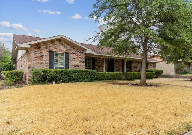 Photo 3 of Sale Pending at 13121 Pennystone Dr, Dallas, TX 75244 | MLS# 21363239 | Listing updated on 2026-09-21
