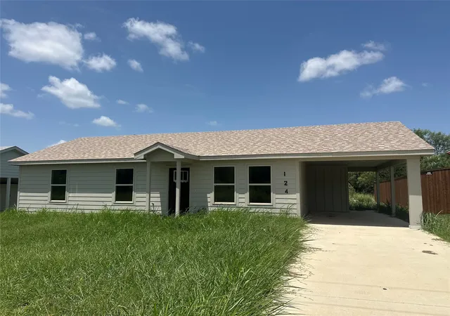 Photo 1 of Single family home for sale at 124 Bridlewood Ln, Runaway Bay, TX 76426 | MLS# 21364505 | Listing updated on 2026-09-11