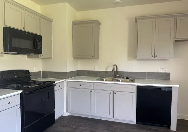 Photo 2 of Single family home for sale at 124 Bridlewood Ln, Runaway Bay, TX 76426 | MLS# 21364505 | Listing updated on 2026-09-11