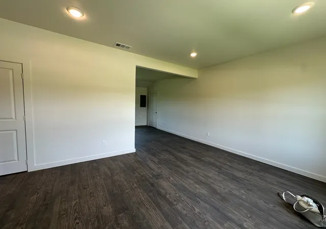 Photo 3 of Single family home for sale at 124 Bridlewood Ln, Runaway Bay, TX 76426 | MLS# 21364505 | Listing updated on 2026-09-11