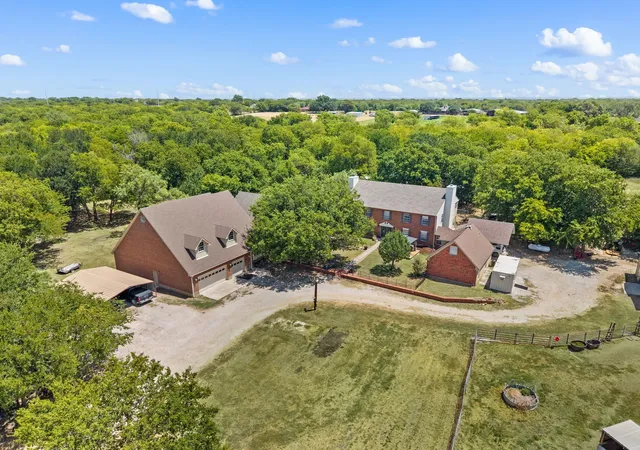 Photo 1 of Mansion for sale at 6942 Indian Wells Rd, Sanger, TX 76266 | MLS# 21360826 | Listing updated on 2026-09-10
