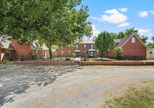 Photo 4 of Single family home for sale at 6942 Indian Wells Rd, Sanger, TX 76266 | MLS# 21360826 | Listing updated on 2026-10-05