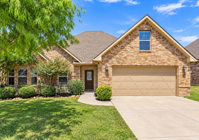 Photo 1 of Sale Pending at 1407 Monfort Dr, Sherman, TX 75092 | MLS# 21356699 | Listing updated on 2026-10-05