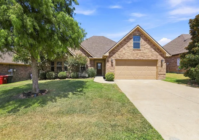 Photo 2 of Sale Pending at 1407 Monfort Dr, Sherman, TX 75092 | MLS# 21356699 | Listing updated on 2026-10-05