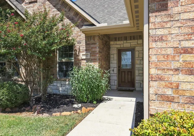 Photo 3 of Sale Pending at 1407 Monfort Dr, Sherman, TX 75092 | MLS# 21356699 | Listing updated on 2026-10-05