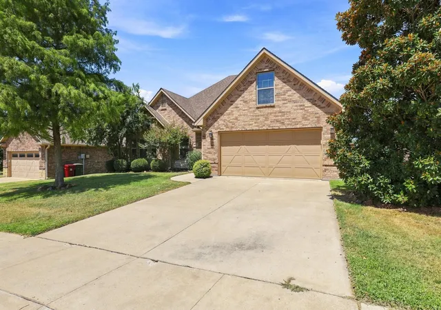 Photo 4 of Sale Pending at 1407 Monfort Dr, Sherman, TX 75092 | MLS# 21356699 | Listing updated on 2026-10-05