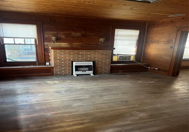 Photo 1 of Single family home for sale at 1011 W Walker St, Denison, TX 75020 | MLS# 21363794 | Listing updated on 2026-09-10