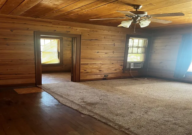 Photo 4 of Single family home for sale at 1011 W Walker St, Denison, TX 75020 | MLS# 21363794 | Listing updated on 2026-09-10