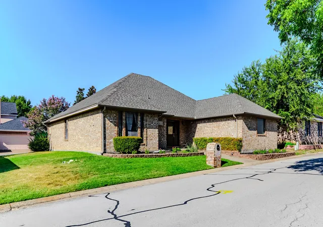 Photo 3 of Single family home for sale at 9653 Lea Shore St, Fort Worth, TX 76179 | MLS# 21362507 | Listing updated on 2026-09-13