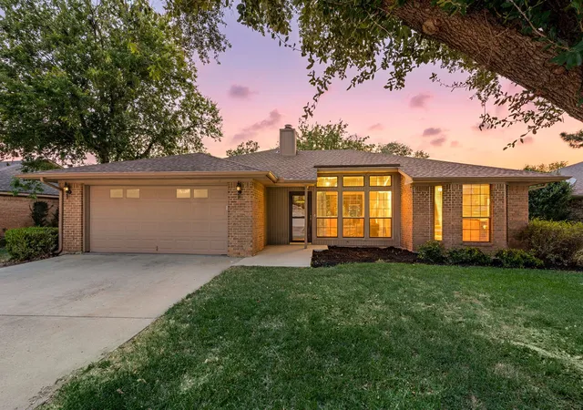 Photo 1 of Sale Pending at 6 Alamosa Dr, Trophy Club, TX 76262 | MLS# 21357801 | Listing updated on 2026-09-14