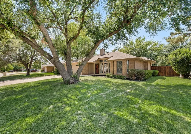 Photo 3 of Sale Pending at 6 Alamosa Dr, Trophy Club, TX 76262 | MLS# 21357801 | Listing updated on 2026-09-14