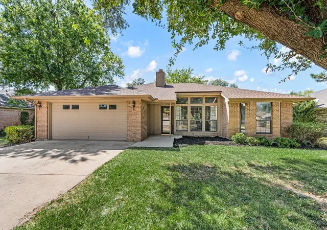 Photo 4 of Sale Pending at 6 Alamosa Dr, Trophy Club, TX 76262 | MLS# 21357801 | Listing updated on 2026-09-14