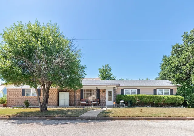Photo 1 of Sale Pending at 301 W 7th St, Brady, TX 76825 | MLS# 21363817 | Listing updated on 2026-09-08