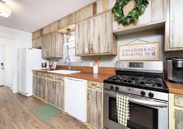 Photo 2 of Sale Pending at 301 W 7Th St, Brady, TX 76825 | MLS# 21363817 | Listing updated on 2026-09-08