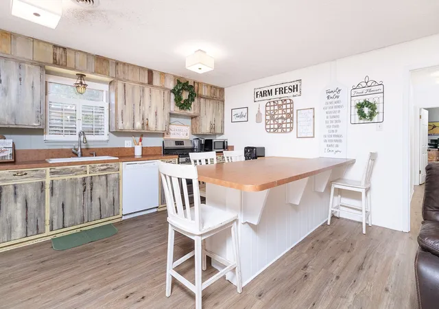 Photo 3 of Sale Pending at 301 W 7Th St, Brady, TX 76825 | MLS# 21363817 | Listing updated on 2026-09-08