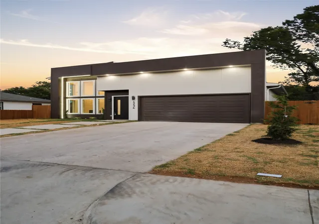 Photo 1 of Single family home for sale at 4234 Jamaica St, Dallas, TX 75210 | MLS# 21364661 | Listing updated on 2026-10-01