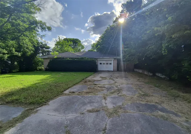 Photo 4 of Single family home for sale at 1211 Wolfe City Dr, Greenville, TX 75401 | MLS# 21364672 | Listing updated on 2026-09-11
