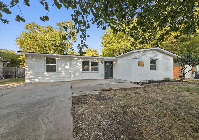 Photo 3 of Single family home for sale at 1411 Swiss St, Arlington, TX 76010 | MLS# 21364767 | Listing updated on 2026-09-13