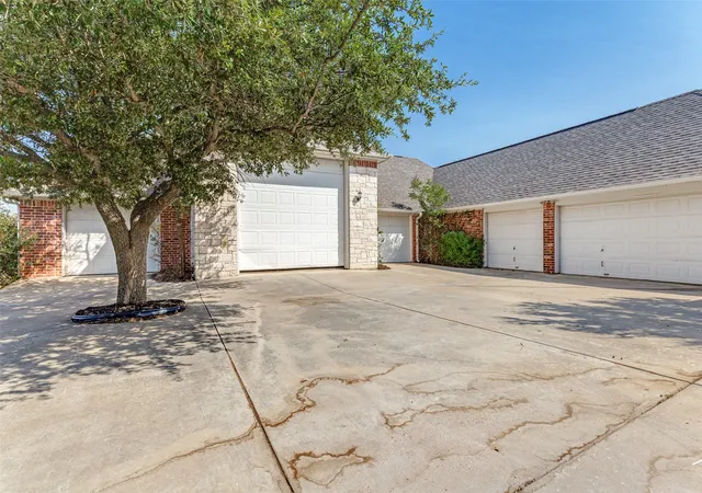 Photo 2 of Sale Pending at 11432 Brook Green Ln, Haslet, TX 76052 | MLS# 21362145 | Listing updated on 2026-09-10