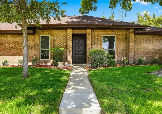 Photo 1 of Sale Pending at 2517 Lawnview Dr, Carrollton, TX 75006 | MLS# 21356173 | Listing updated on 2026-09-26