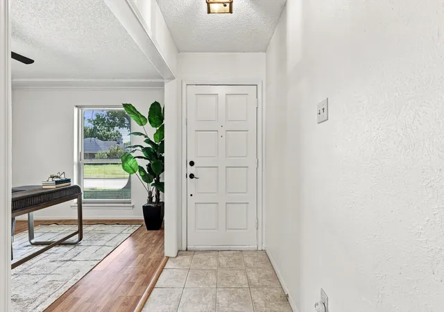 Photo 2 of Sale Pending at 2517 Lawnview Dr, Carrollton, TX 75006 | MLS# 21356173 | Listing updated on 2026-09-26