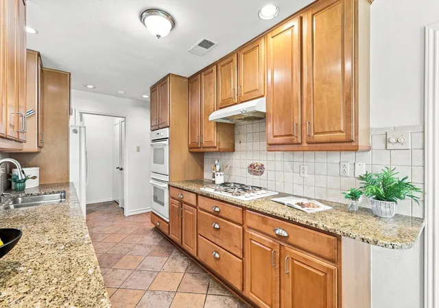 Photo 4 of Sale Pending at 2517 Lawnview Dr, Carrollton, TX 75006 | MLS# 21356173 | Listing updated on 2026-09-26