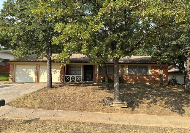 Photo 1 of Sale Pending at 33 Somerset Ter, Bedford, TX 76022 | MLS# 21364800 | Listing updated on 2026-09-13