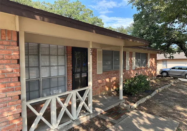 Photo 3 of Sale Pending at 33 Somerset Ter, Bedford, TX 76022 | MLS# 21364800 | Listing updated on 2026-09-13