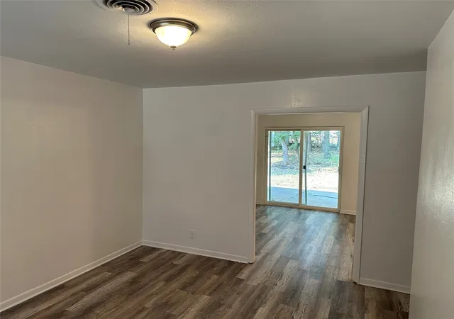 Photo 4 of Sale Pending at 33 Somerset Ter, Bedford, TX 76022 | MLS# 21364800 | Listing updated on 2026-09-13