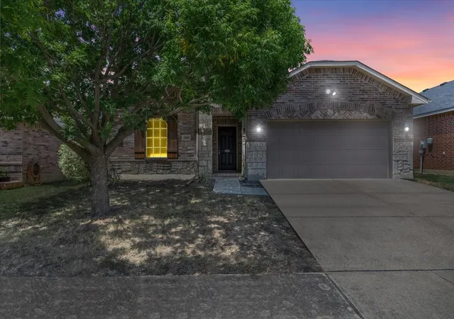 Photo 3 of Single family home for sale at 619 Denali, Arlington, TX 76002 | MLS# 21364801 | Listing updated on 2026-09-23