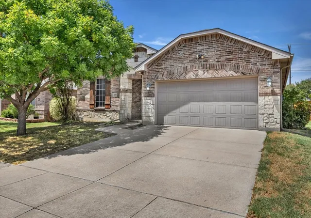 Photo 3 of Single family home for sale at 619 Denali, Arlington, TX 76002 | MLS# 21364801 | Listing updated on 2026-09-23