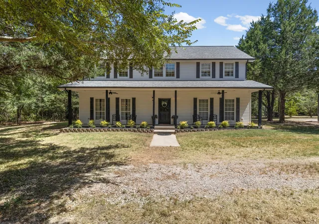 Photo 2 of Single family home for sale at 10401 Holly Creek Rd, Terrell, TX 75160 | MLS# 21363936 | Listing updated on 2026-09-13