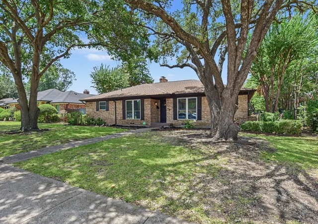 Photo 2 of Single family home for sale at 4915 Hovenkamp Dr, Dallas, TX 75227 | MLS# 21360606 | Listing updated on 2026-09-08