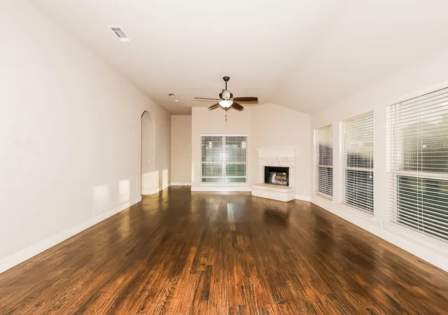 Photo 3 of Sale Pending at 1009 Rockcress Dr, Mansfield, TX 76063 | MLS# 21363352 | Listing updated on 2026-09-20