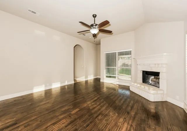 Photo 4 of Sale Pending at 1009 Rockcress Dr, Mansfield, TX 76063 | MLS# 21363352 | Listing updated on 2026-09-20