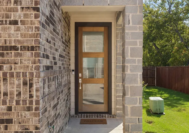 Photo 3 of Sale Pending at 7345 Bree Ct, Dallas, TX 75235 | MLS# 21364922 | Listing updated on 2026-09-25