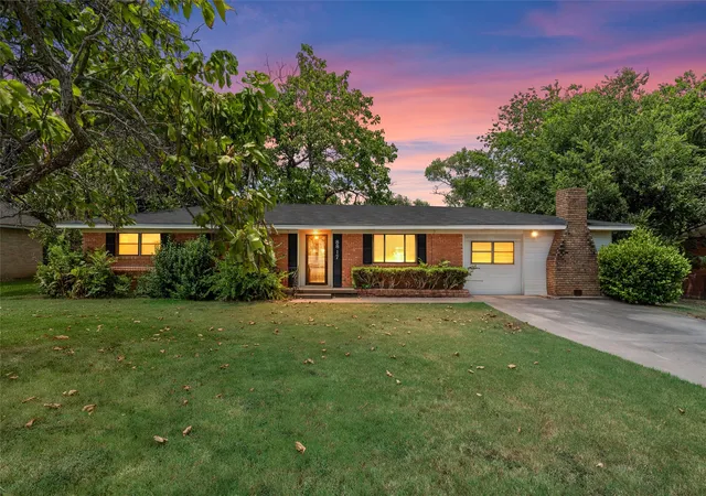 Photo 1 of Sale Pending at 8817 Oakdale Dr, Woodway, TX 76712 | MLS# 21363502 | Listing updated on 2026-09-09