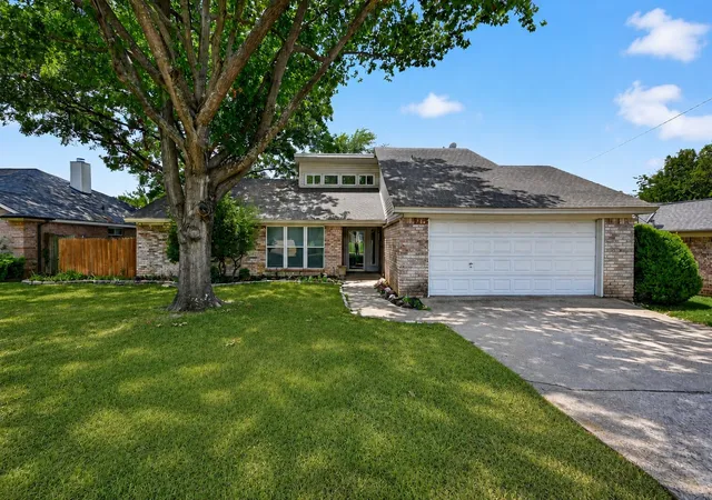 Photo 1 of Single family home for sale at 4610 Bellefontaine Ct, Arlington, TX 76017 | MLS# 21364792 | Listing updated on 2026-09-13