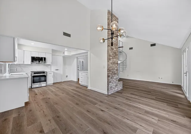 Photo 3 of Single family home for sale at 4610 Bellefontaine Ct, Arlington, TX 76017 | MLS# 21364792 | Listing updated on 2026-09-13